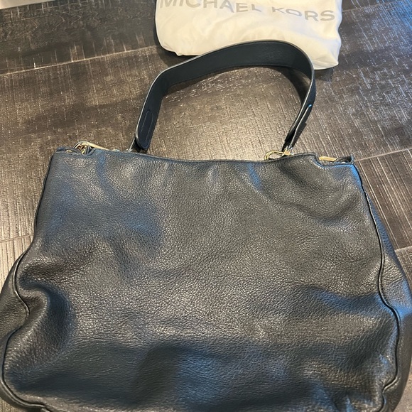 Michael Kors Hobo - Picture 2 of 4